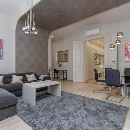 Andrassy Str. Luxury Apartment บูดาเปสต์ ภายนอก รูปภาพ