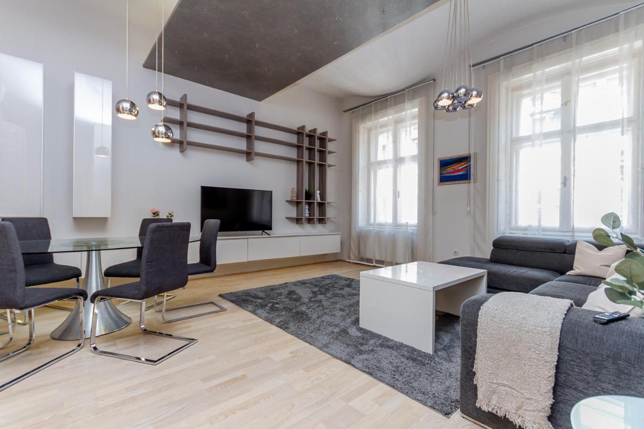Andrassy Str. Luxury Apartment บูดาเปสต์ ภายนอก รูปภาพ
