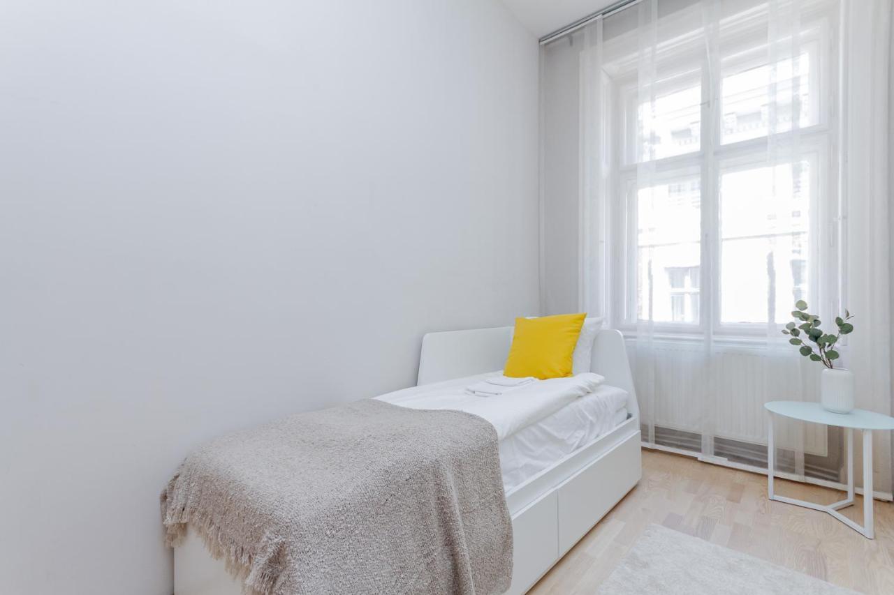 Andrassy Str. Luxury Apartment บูดาเปสต์ ภายนอก รูปภาพ