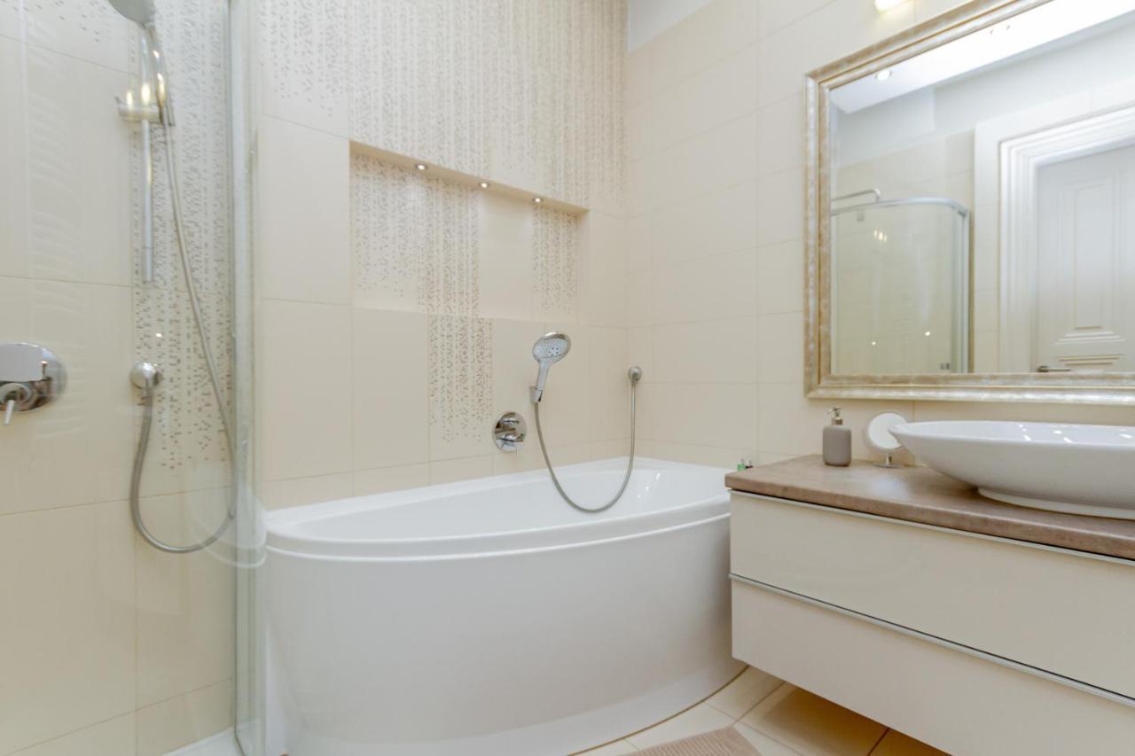 Andrassy Str. Luxury Apartment บูดาเปสต์ ภายนอก รูปภาพ