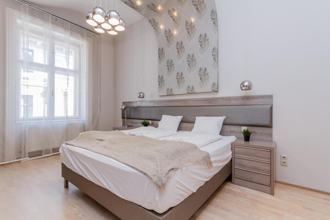 Andrassy Str. Luxury Apartment บูดาเปสต์ ภายนอก รูปภาพ
